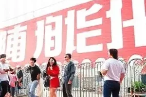 深夜点赞记录封面：手机图标排列与时间标记